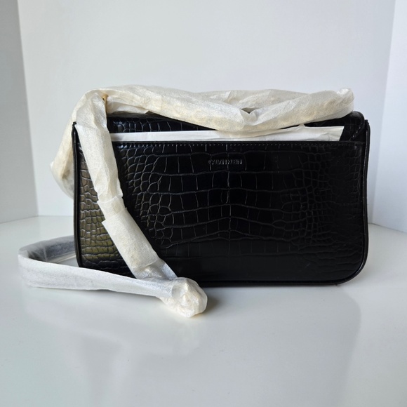 CALVIN KLEIN ๐ Statement Textured Crossbody Bag Faux Snack Skin Pattern - Picture 6 of 8